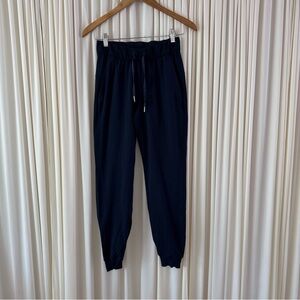 Lululemon On the Fly Jogger *Luxtreme True Navy Size 2 Activewear